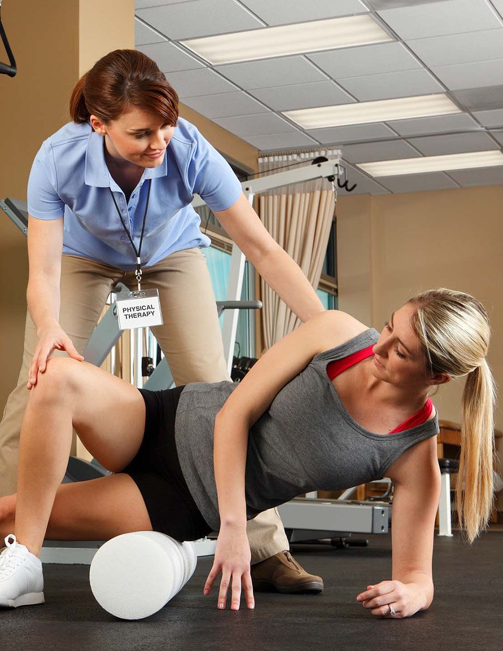 Physiotherapist working with client at Oceanside Physiotherapy & Work Conditioning Centre